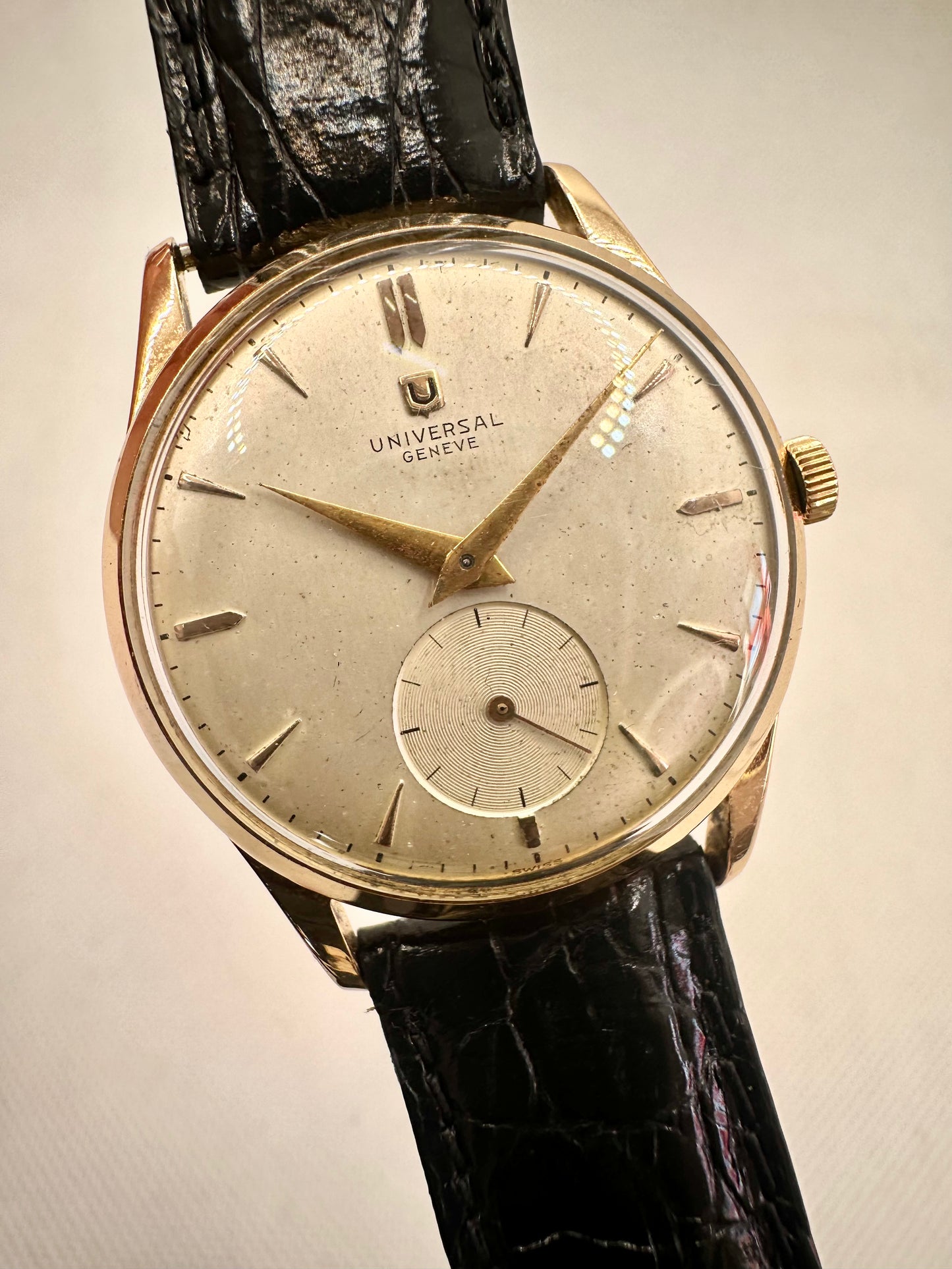 UNIVERSAL GENEVE C.M GOLD 18K