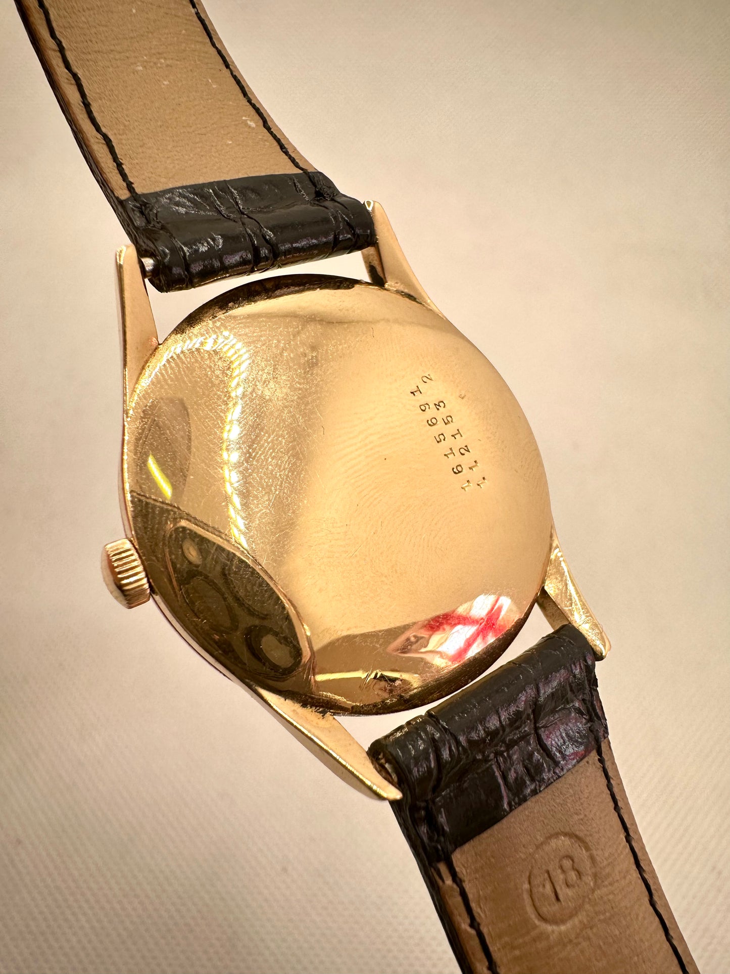 UNIVERSAL GENEVE C.M GOLD 18K