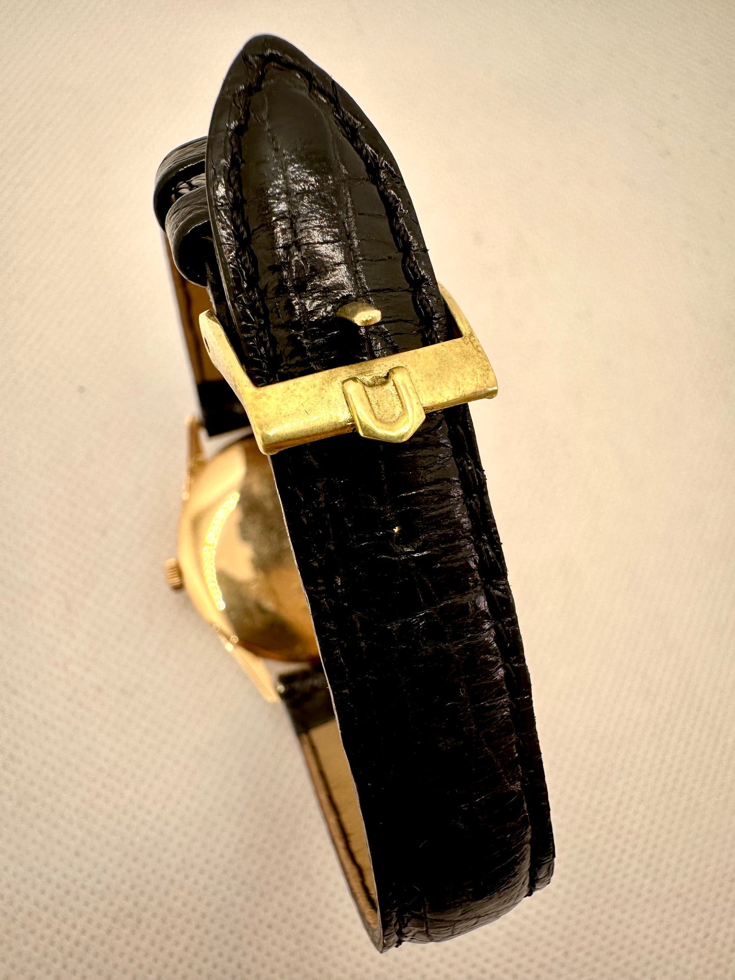 UNIVERSAL GENEVE C.M GOLD 18K