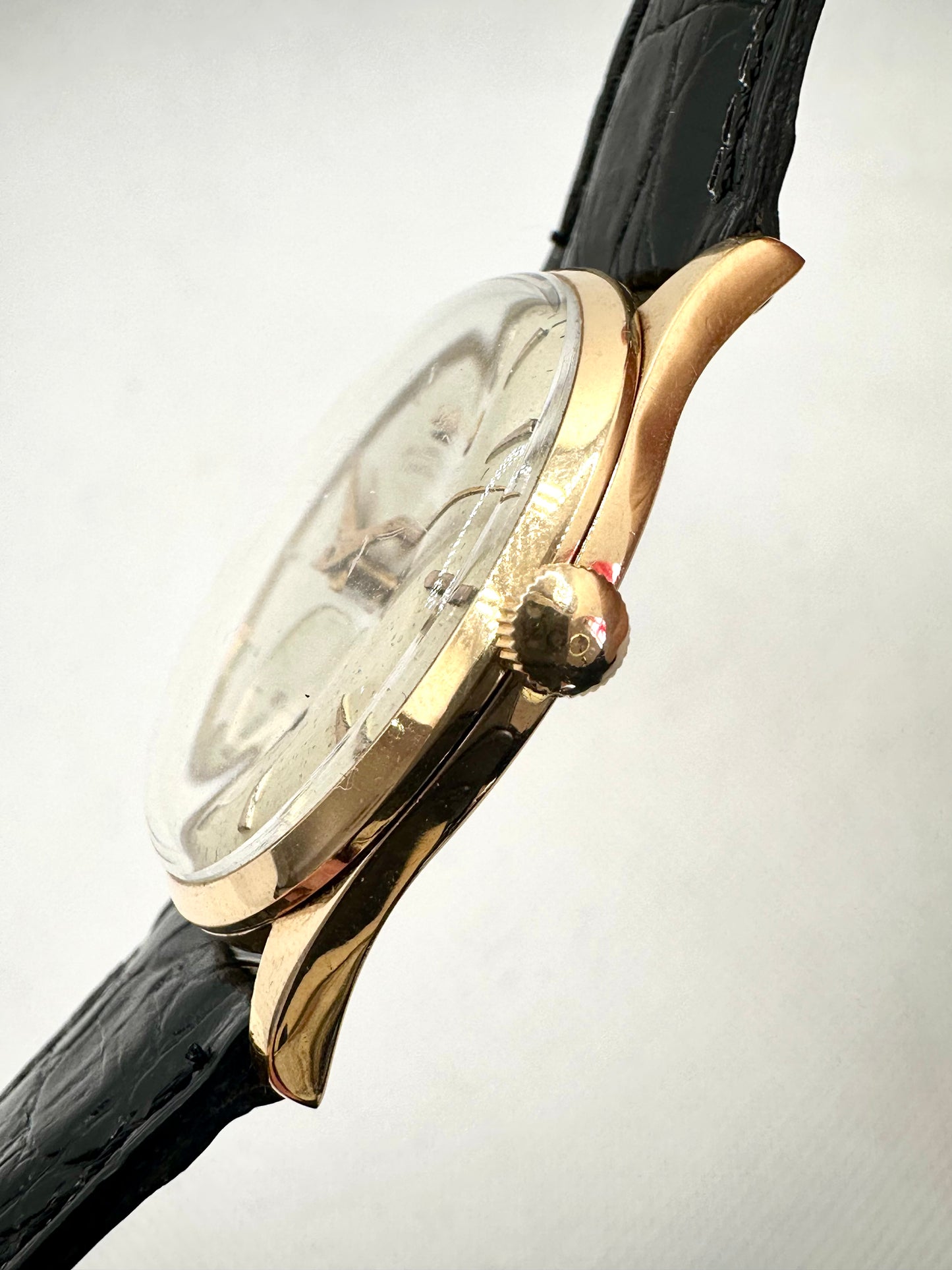 UNIVERSAL GENEVE C.M GOLD 18K