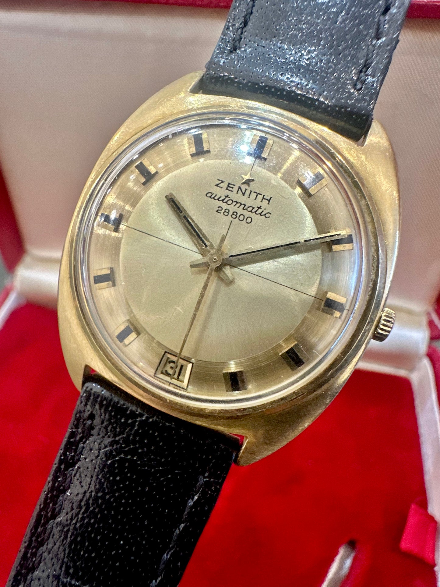 ZENITH 28800 AUTOMATIC Classic Tonneau Date yellow gold 18KT 1970's