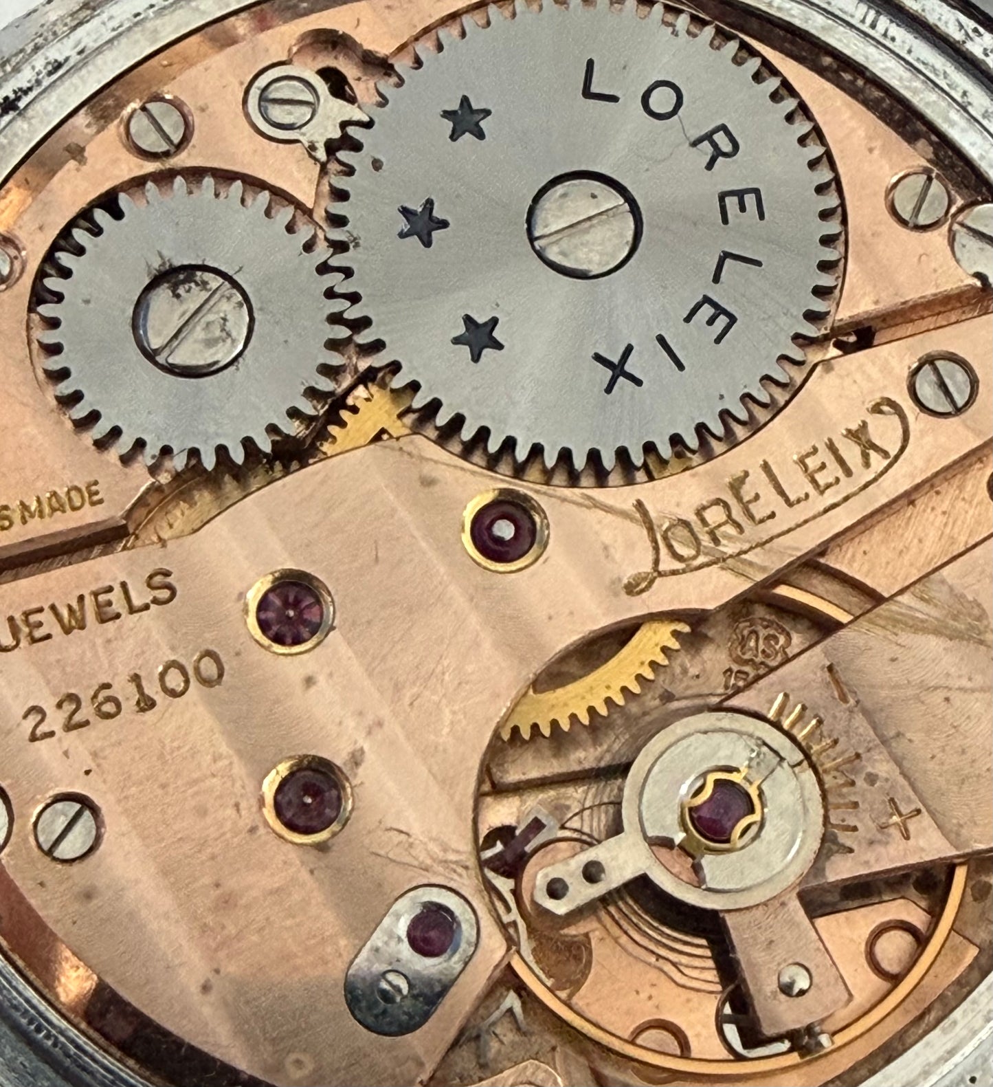 LORELEX ISOFLEX 17 RUBIS INCABLOC – SWISS VINTAGE DRESS WATCH