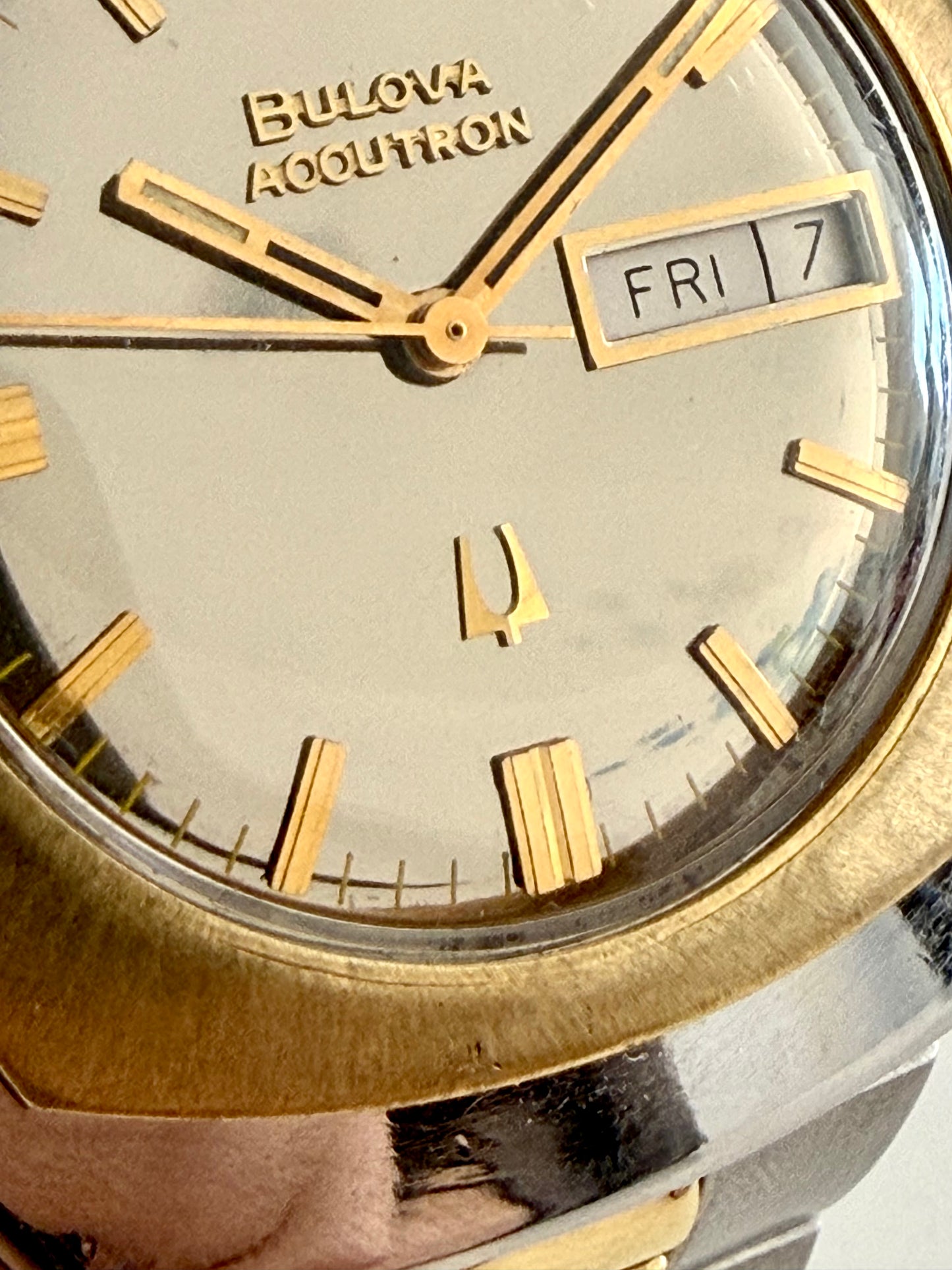 Bulova Accutron Cushion Two Tone Men's Tuning Fork Vintage 1973 Wristwatch 218