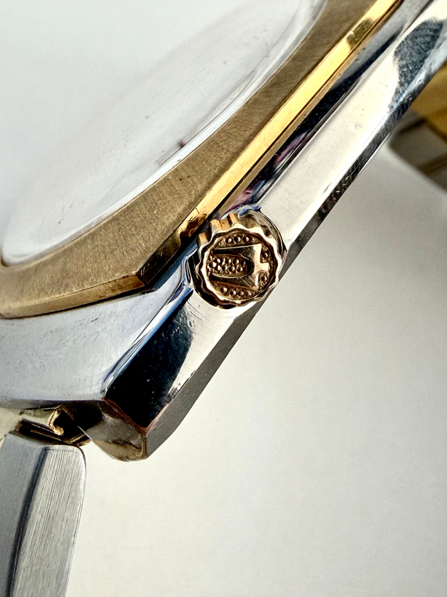 Bulova Accutron Cushion Two Tone Men's Tuning Fork Vintage 1973 Wristwatch 218