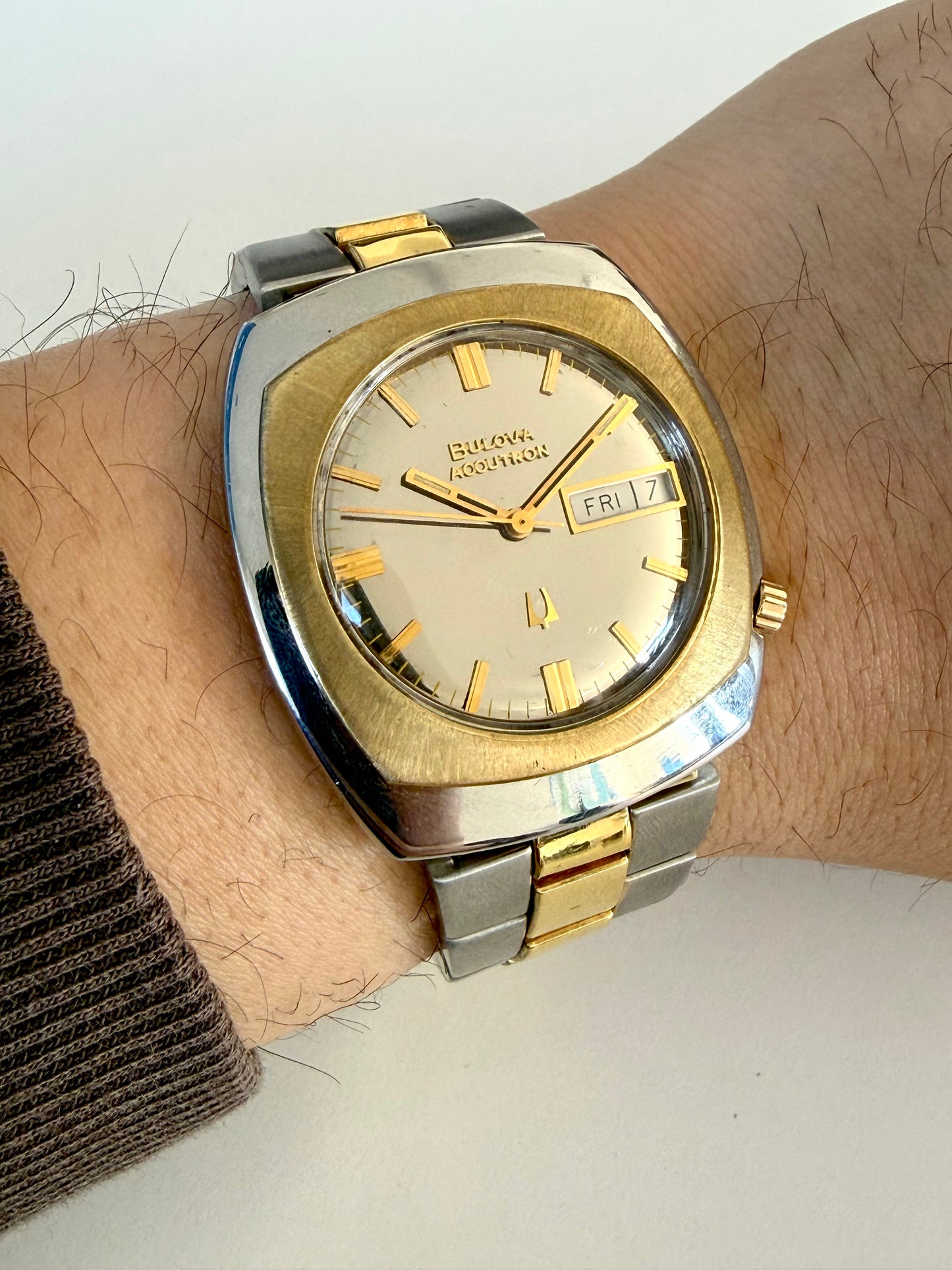 Bulova Accutron Cushion Two Tone Men's Tuning Fork Vintage 1973 Wristwatch 218